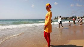 برنار كازنوف: حظر البوركيني يزيد التوتر بين الجاليات