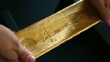Algeria Urged to Convert US Dollar Reserves into Gold and Euro