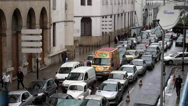 الازدحام يخنق الرايس حميدو والسكان يطالبون بجسر يعبر البحر