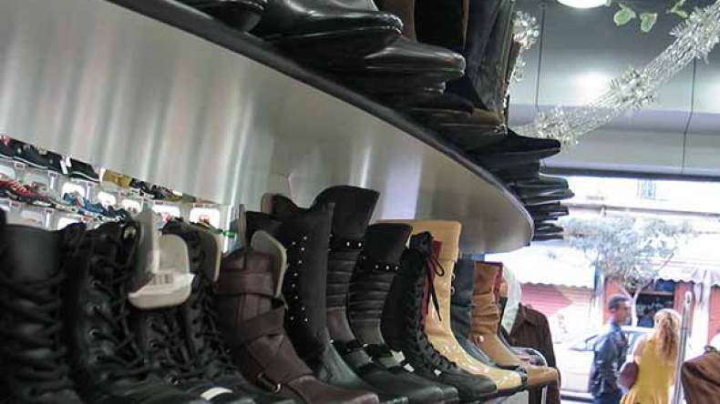 أحذية صينية مغشوشة معروضة في أرقى المحلات وبأسعار خيالية
