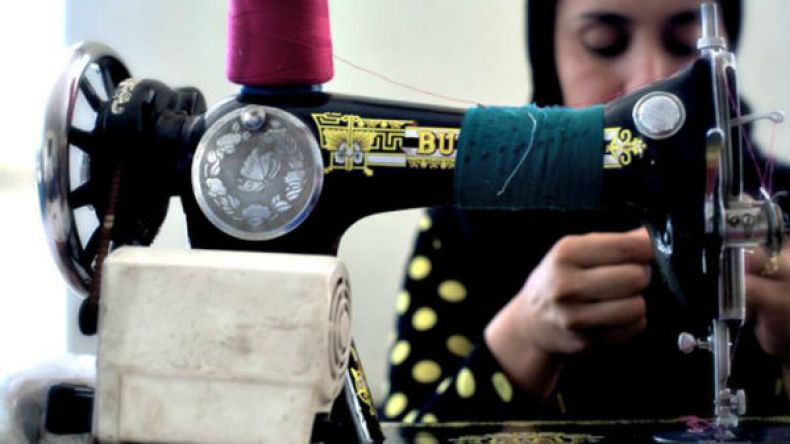 هالة.. من ضحية للزواج المبكر إلى قصة نجاح عنوانها الإرادة