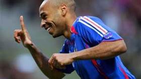 تييري هنري يفكر في اعتزال اللعب الدولي بعد يورو 2008