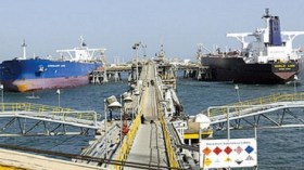 الجيش النيجيري يحتجز سفينتين تستخدمان في تهريب البترول