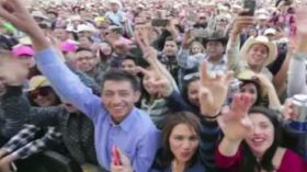 دعوة لعيد ميلاد فتاة مكسيكية تجذب الآلاف