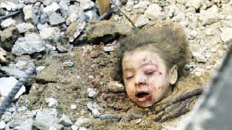 فتاة فلسطينية تطالب المحكمة الدولية بالتحقيق في جرائم غزة