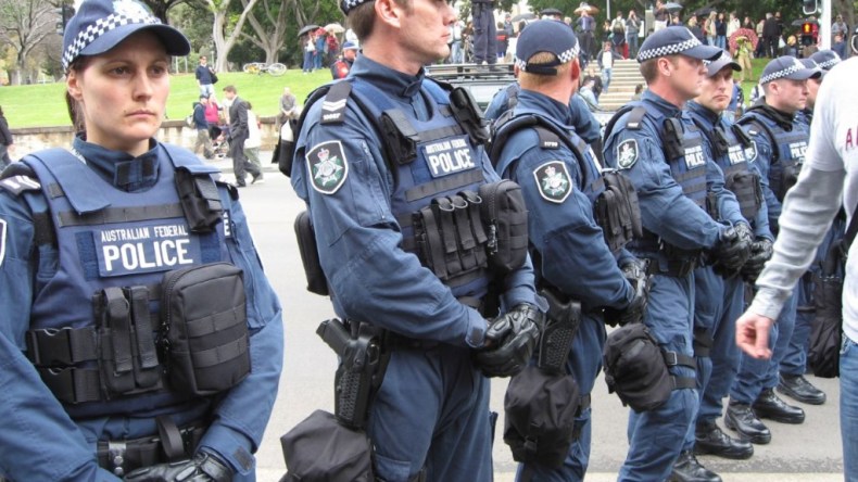 تهديدات بوجود قنابل يجبر عشرات المدارس على الإغلاق في استراليا