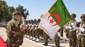 Ouargla: Gaïd Salah installe le nouveau Commandant de la 4e Région Militaire