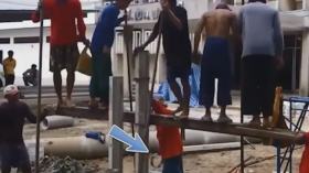 أحيانا قليل من الموسيقى يجعل العمل أكثر سهولة .. !