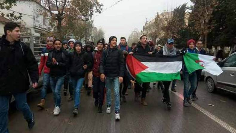 تلاميذ تلمسان يهتفون “فلسطين الشهداء” في مسيرة جابت مختلف الشوارع