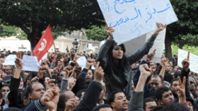 التوانسة  يكسرون  حاجز  الخوف  ويودعون  سنوات  الانبطاح