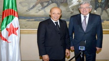 M. Chevènement appelle à éviter la confusion entre “l'Islam et l'islamisme radical armé”