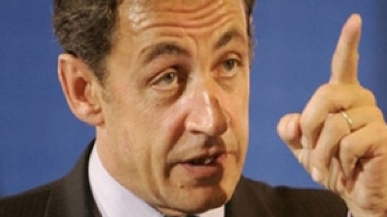 ساركوزي يتعرض لاعتداء جديد (فيديو)