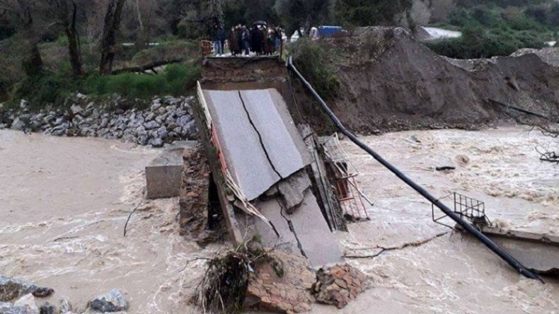 انهيار جسر في جيجل