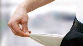 أوسيتوسين .. هرمون يحول البخيل إلى كريم !