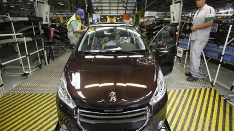 مفاوضات متقدمة لافتتاح مصنع “بيجو” في 2016