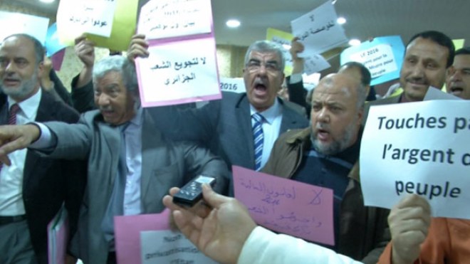 المعارضة تراسل الرئيس لإسقاط قانون المالية