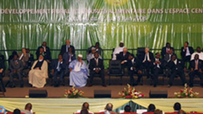 قمة دول الساحل والصحراء في ليبيا بحضور عمر البشير