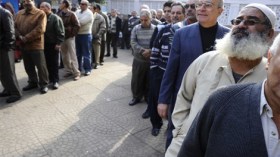 مد التصويت في استفتاء الدستور المصري لساعتين