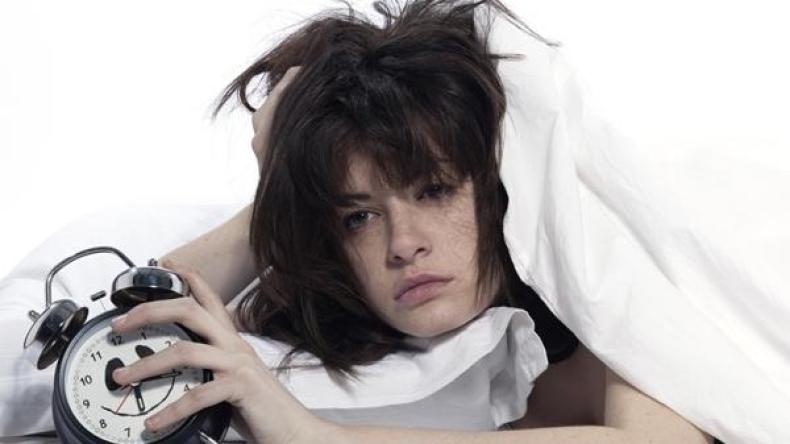 تحذير للمتزوجين.. قلة النوم تسبب الطلاق والانتحار!