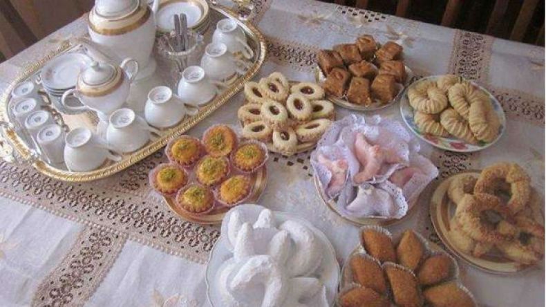 مقروط السنيوة، مشوك العسل، مثلثات اللوز