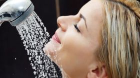 احذري هذه العادات السيئة أثناء الاستحمام؟!