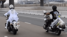 أول عروس تزف على دراجة نارية في الخليج