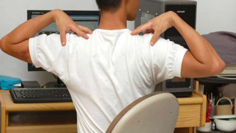 كيف أقنع ابني بترك فتاة الإنترنت؟