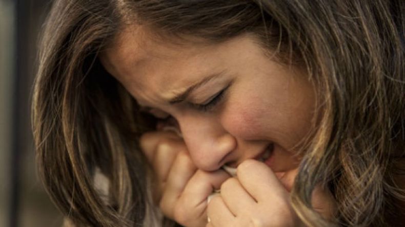 زوجي يخونني.. بماذا تنصحونني؟!