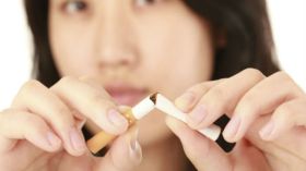 إقلاع المرأة عن التدخين أسهل بكثير بعد مرحلة التبويض