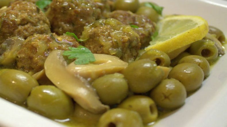 زيتون بكريات اللحم والفطر