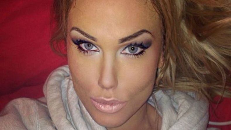 عارضة “بكيني” تكلف بتقييم قوانين إسلامية في أستراليا!