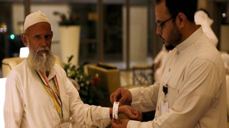 ماذا تخزن الأساور الإلكترونية المقدمة للحجاج؟