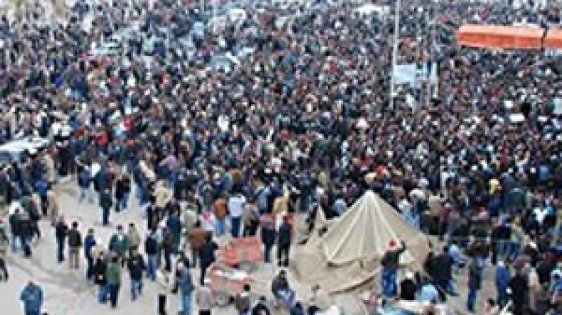 متظاهرون ليبيون: “لا قانون لا دستور قال الله قال الرسول”