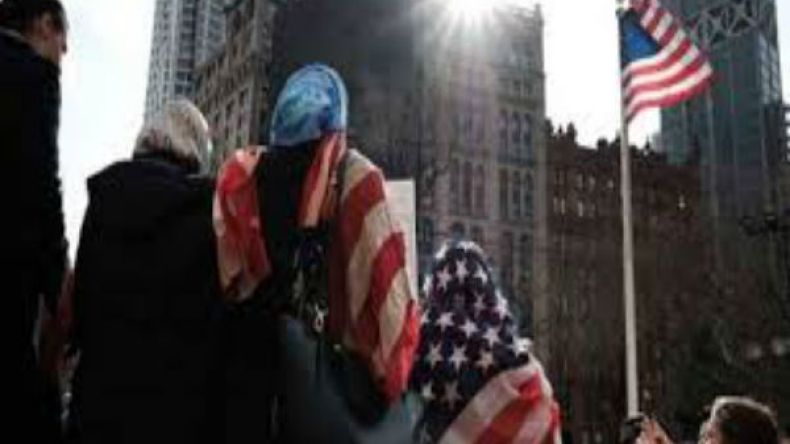 تعويضات مالية لمسلمات أجبرتهن الشرطة الأمريكية على خلع الحجاب