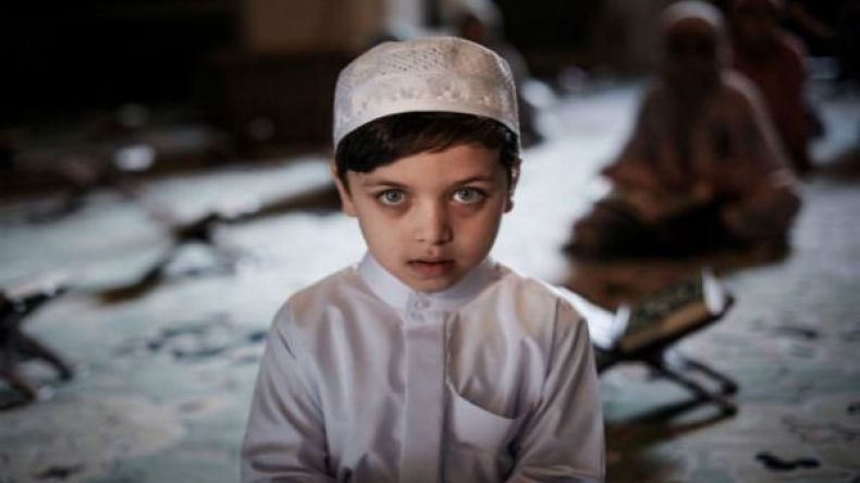 هل أنت مستاءة بسبب رفض المصليات لأطفالك أثناء التروايح؟!