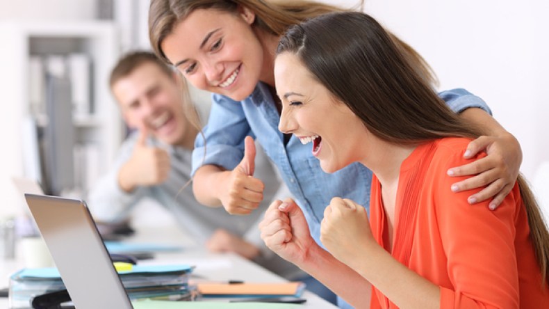 النساء أقدر على حل المشكلات وأفضل من الرجال في قيادة السيارات