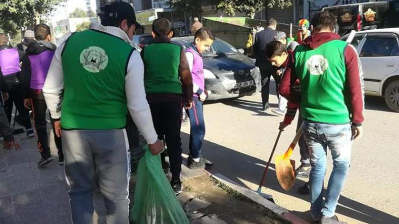 “تحد النظافة” يرفع الجزائريين إلى العالمية في عز الحراك