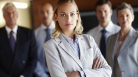 هل توجد “متلازمة ملكة النحل” بين النساء؟