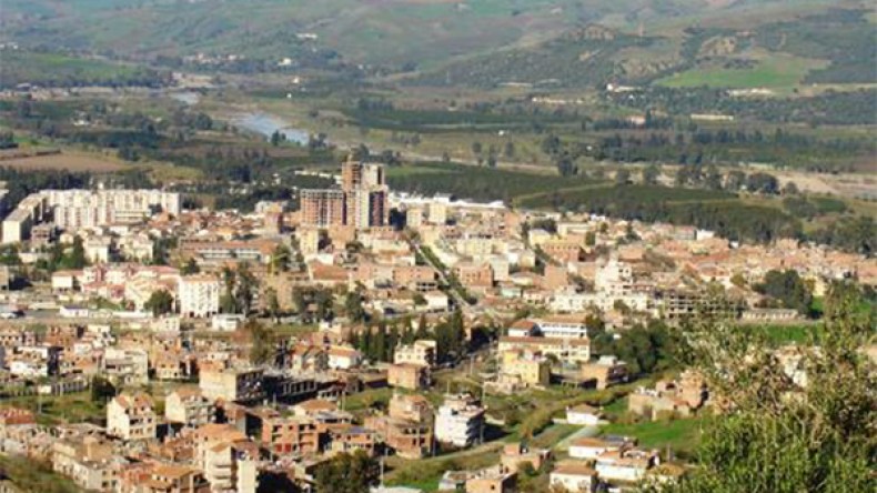 سكان قرى سيدي علي بوناب يشتكون غياب التنمية