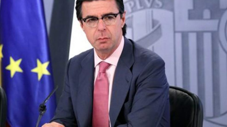 “وثائق بنما” تعصف بوزير الصناعة الإسباني