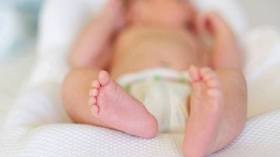 أنجبت طفلا سليما وهي بعمر الـرابعة والستين!