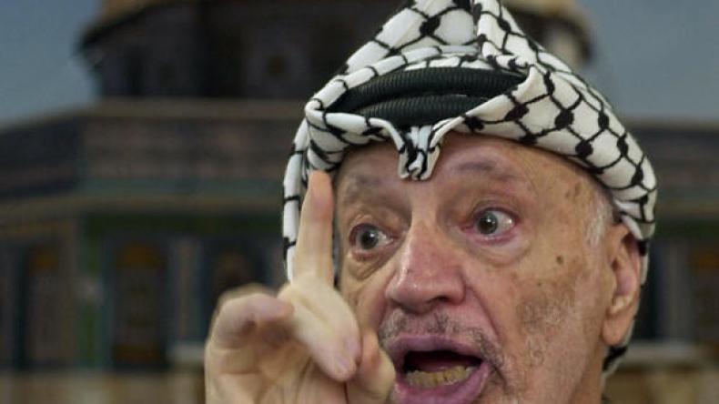 اختلاف بين سهى والقدوة بشأن فتح قبر عرفات في الذكرى الثامنة لرحيله