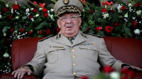 قايد صالح يبارك مشروع تعديل الدستور