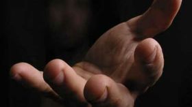 ترحيل امرأة من الدنمارك بتهمة التسول!