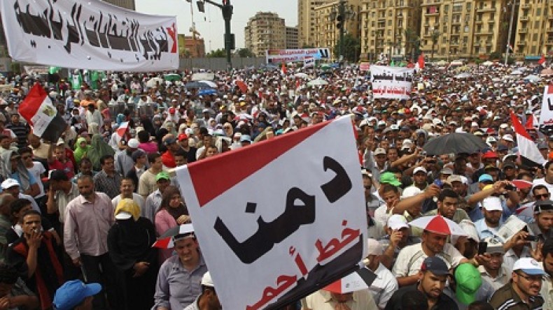 الخلاف بين الإسلاميين والعلمانيين ينذر بحروب أهلية