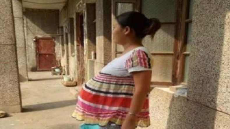 امرأة صينية تحمل جنينها 17 شهرا