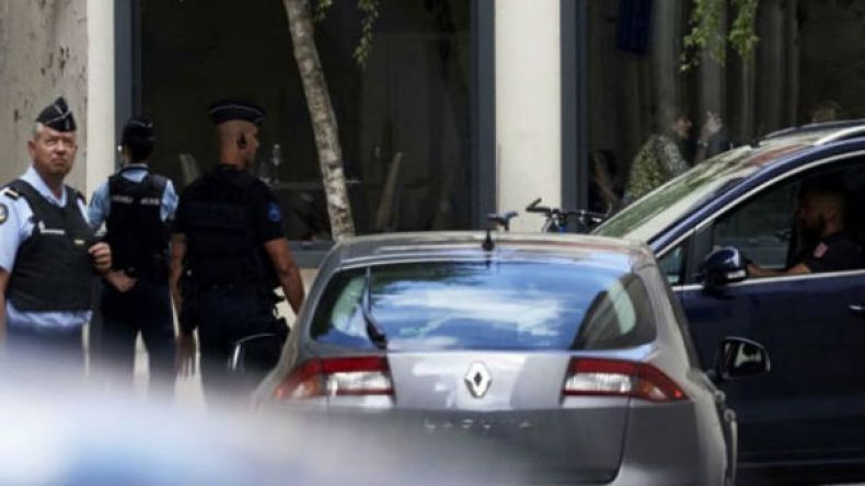 إصابة جنود فرنسيين بحادث دهس شمال باريس