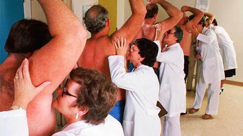 دراسة: عرق الرجال يحدث تغييرات هرمونية في أجساد النساء!