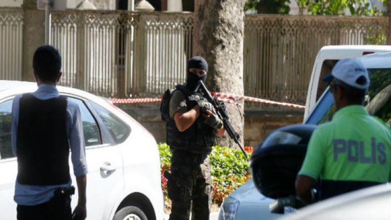 مقتل  أربعة من ضباط الشرطة بتفجير في تركيا