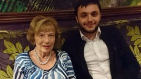 هذه الجدة ساعدت حفيدها على إيجاد وظيفة أحلامه؟!